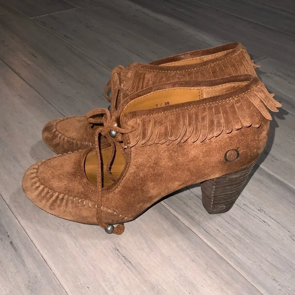 Born Brown Suede Fringe Moccasin Stacked 3” Heel Booties Size 7 Ex Condi… - Picture 3 of 16
